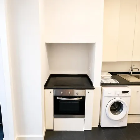 Spacious 2-bedroom Flat Near Saldanha Apartamento
